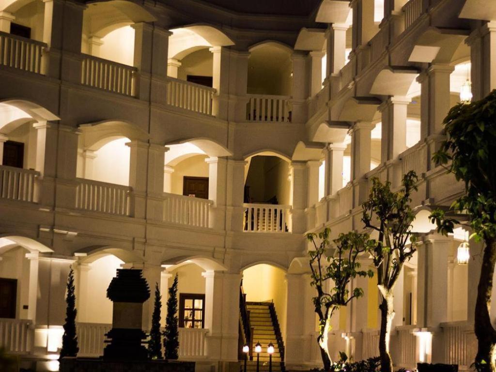 Ammi Cepu Hotel Buitenkant foto