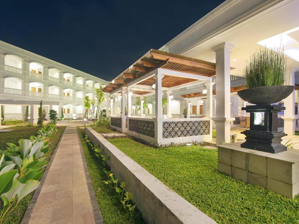 Ammi Cepu Hotel Buitenkant foto