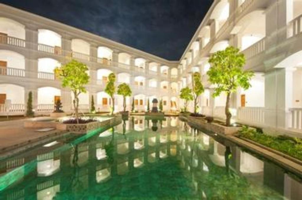 Ammi Cepu Hotel Buitenkant foto